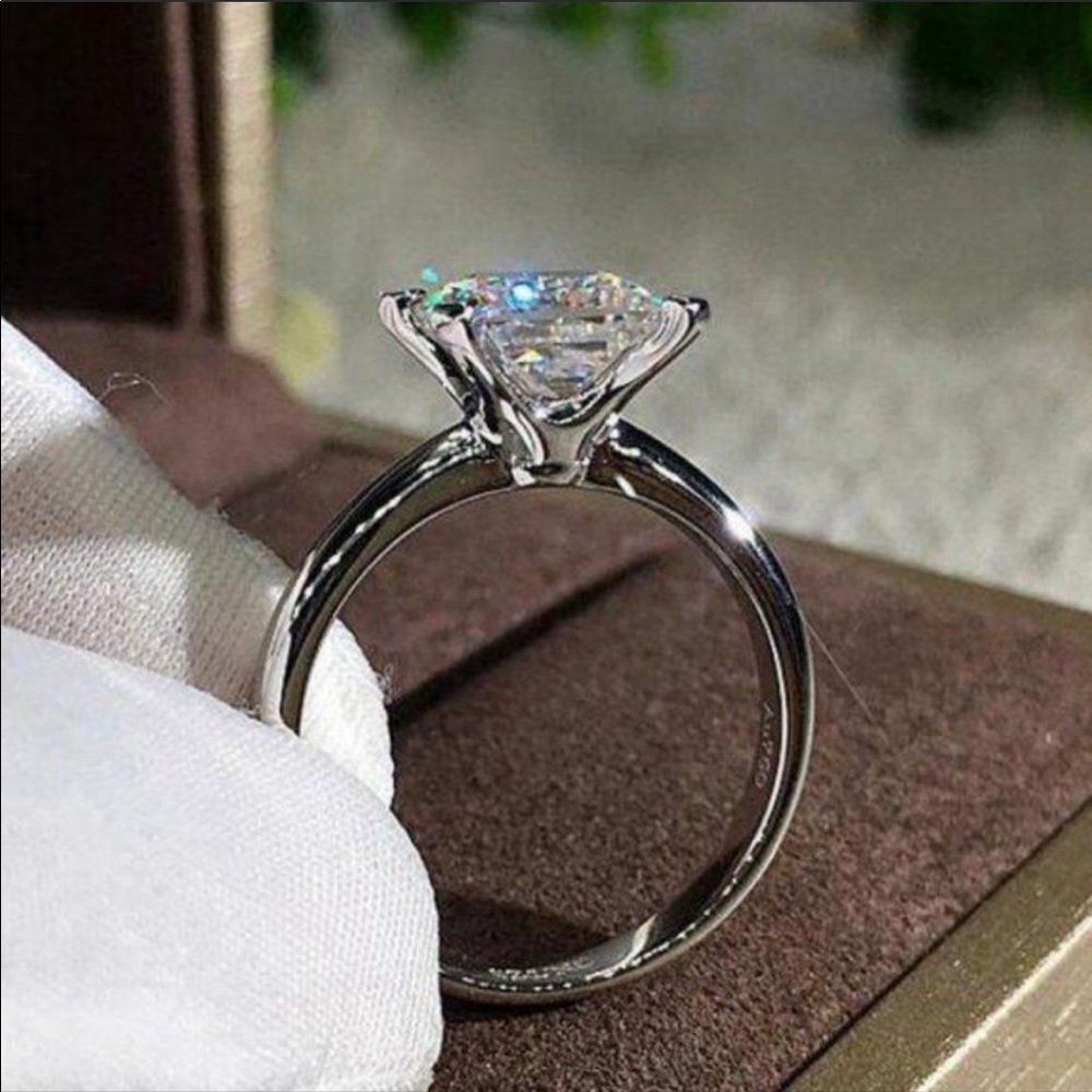 Diamond💎2 CT 925 Sterling Silver Engagement Ring - Picture 2 of 4